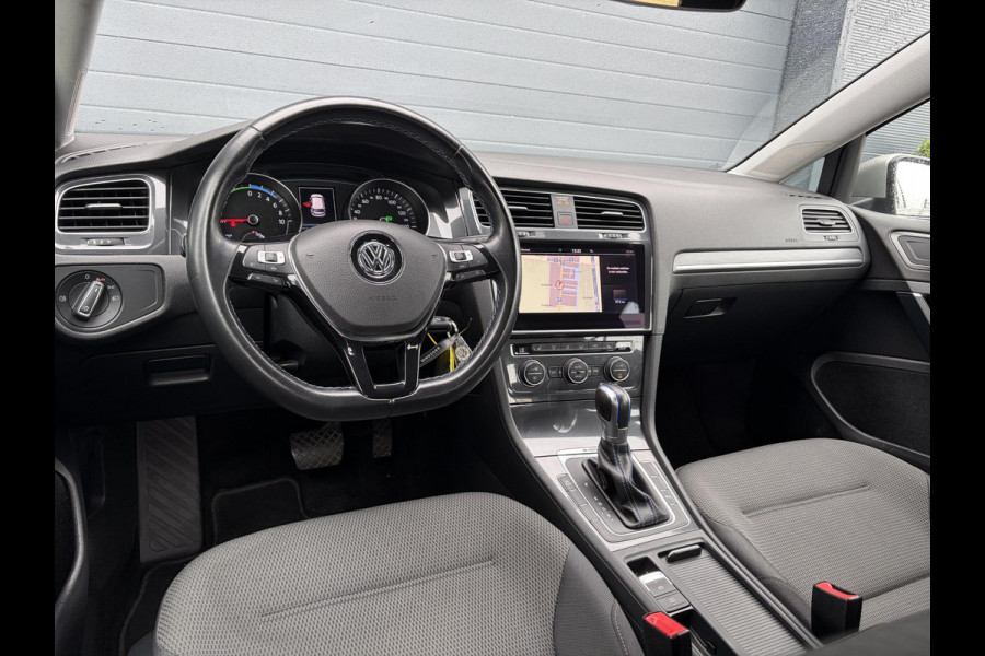 Volkswagen e-Golf e-Golf SOH 88.21% l 2e Eigenaar l Carplay l Navi l Stoelverw l Clima l Cruise l Lmv l Pdc V+A l N.A.P l Nieuwe Apk bij Aflevering