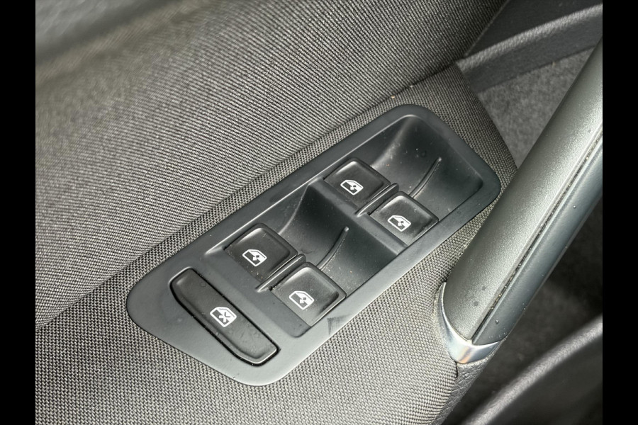 Volkswagen e-Golf e-Golf SOH 88.21% l 2e Eigenaar l Carplay l Navi l Stoelverw l Clima l Cruise l Lmv l Pdc V+A l N.A.P l Nieuwe Apk bij Aflevering