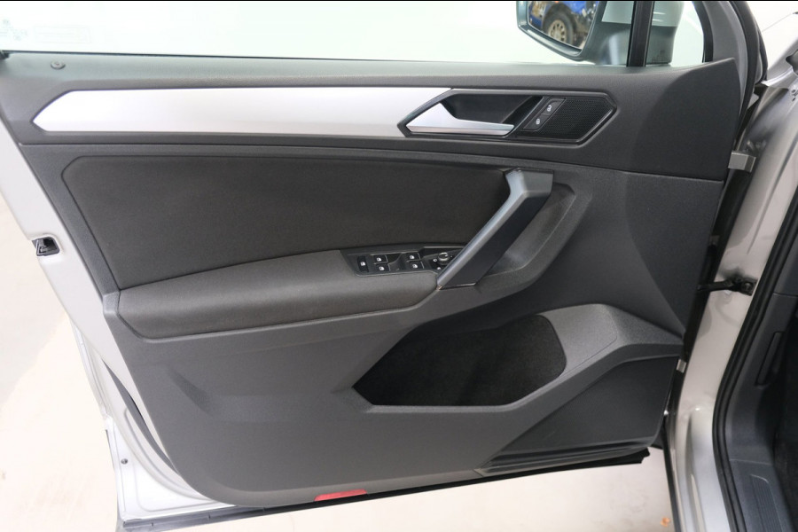Volkswagen Tiguan 1.4 TSI ACT Comfortline Business Automaat - N.A.P. Airco, Cruise, Navi, PDC, Trekhaak.
