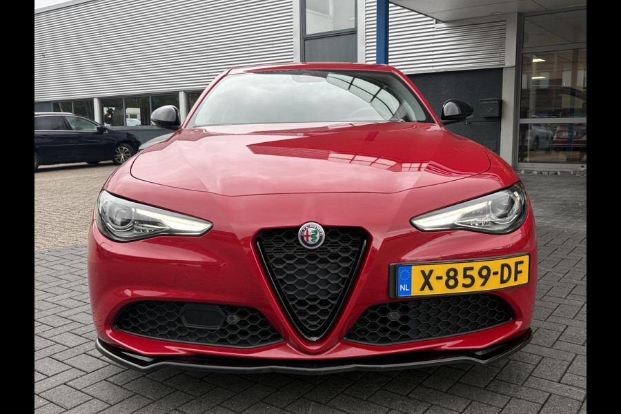 Alfa Romeo Giulia 2.0T Super 200pk | Afn. Trekhaak | Stoel- & Stuurverwarming | Camera | Adaptive Cruise | Winterset