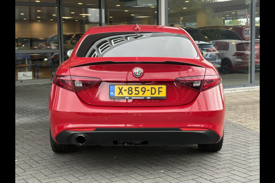 Alfa Romeo Giulia 2.0T Super 200pk | Afn. Trekhaak | Stoel- & Stuurverwarming | Camera | Adaptive Cruise | Winterset