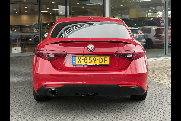 Alfa Romeo Giulia 2.0T Super 200pk | Afn. Trekhaak | Stoel- & Stuurverwarming | Camera | Adaptive Cruise | Winterset