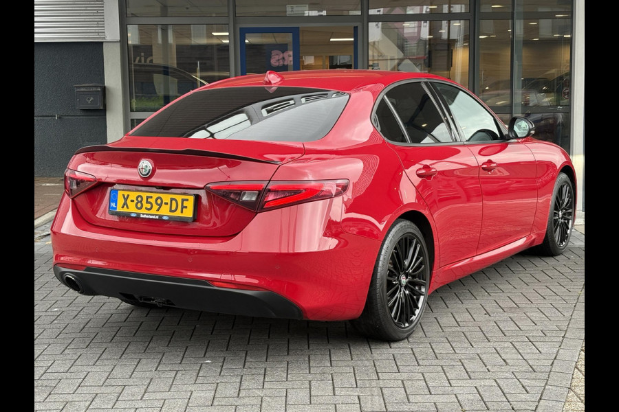 Alfa Romeo Giulia 2.0T Super 200pk | Afn. Trekhaak | Stoel- & Stuurverwarming | Camera | Adaptive Cruise | Winterset