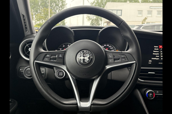Alfa Romeo Giulia 2.0T Super 200pk | Afn. Trekhaak | Stoel- & Stuurverwarming | Camera | Adaptive Cruise | Winterset