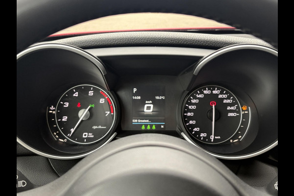 Alfa Romeo Giulia 2.0T Super 200pk | Afn. Trekhaak | Stoel- & Stuurverwarming | Camera | Adaptive Cruise | Winterset