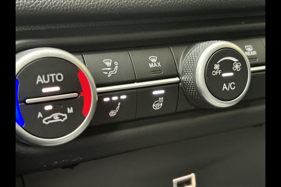 Alfa Romeo Giulia 2.0T Super 200pk | Afn. Trekhaak | Stoel- & Stuurverwarming | Camera | Adaptive Cruise | Winterset
