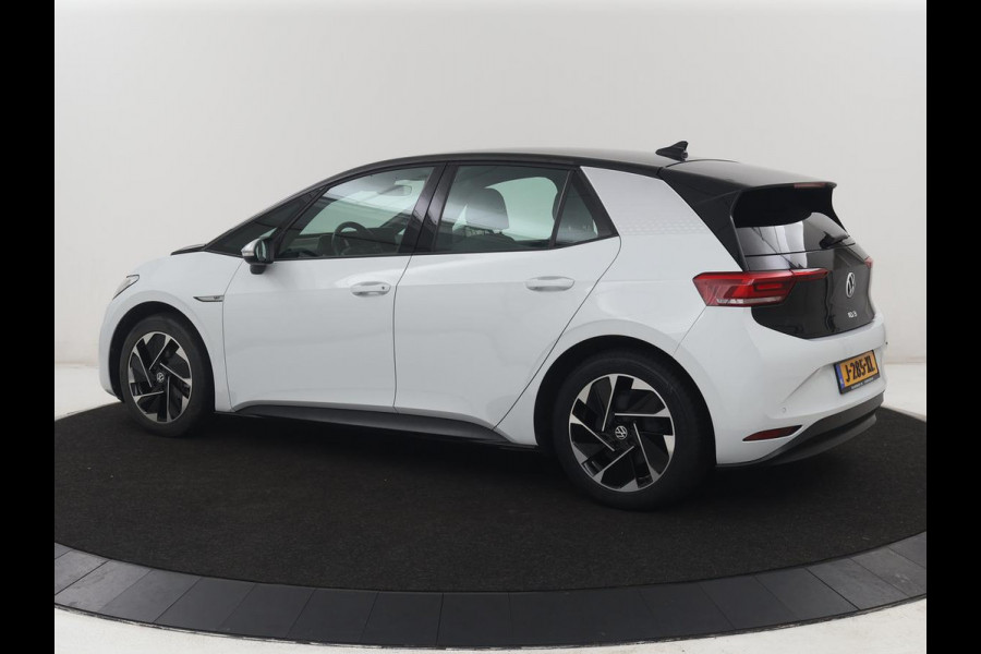 Volkswagen ID.3 First 58 kWh | SOH 92,5% | Stuur/stoel verwarming | Cruise control | Carplay | Navigatie | Sfeerverlichting | Park assist | EV