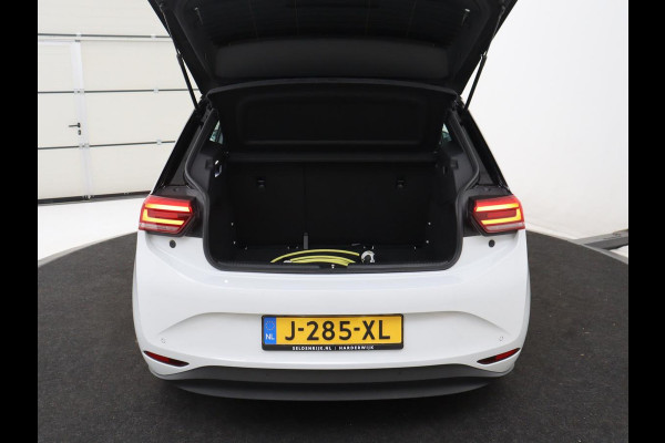 Volkswagen ID.3 First 58 kWh | SOH 92,5% | Stuur/stoel verwarming | Cruise control | Carplay | Navigatie | Sfeerverlichting | Park assist | EV