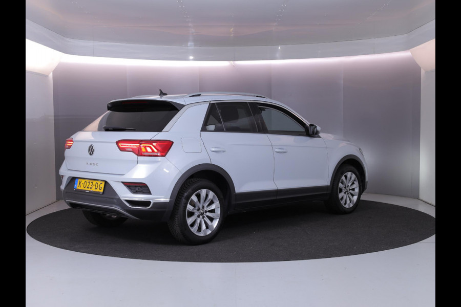 Volkswagen T-Roc 1.5 TSI Style Business 150 pk | Navigatie | Trekhaak (afneembaar) | Parkeersensoren | LED koplampen | Adaptieve cruise control |