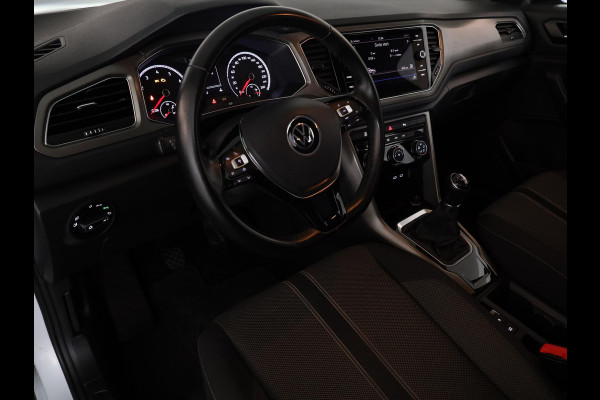 Volkswagen T-Roc 1.5 TSI Style Business 150 pk | Navigatie | Trekhaak (afneembaar) | Parkeersensoren | LED koplampen | Adaptieve cruise control |