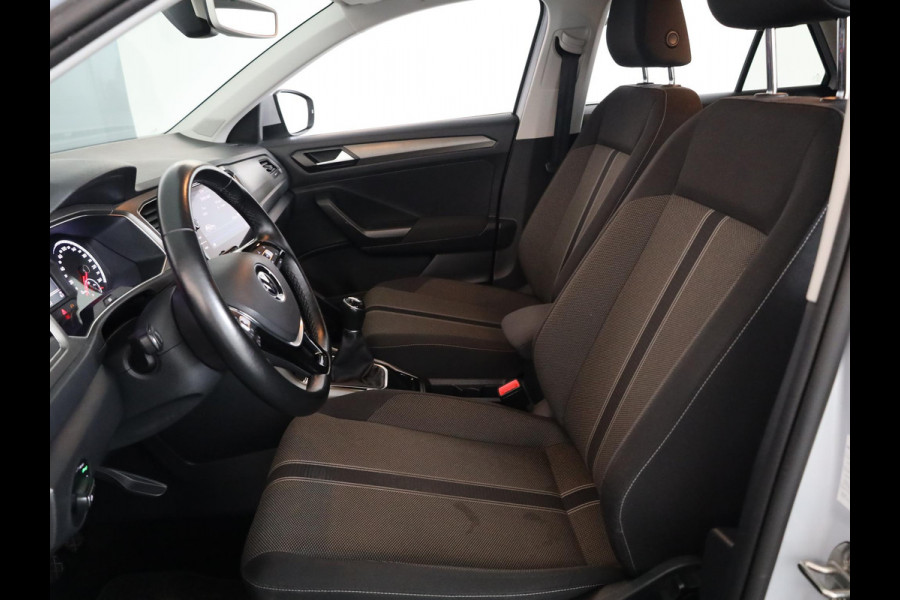 Volkswagen T-Roc 1.5 TSI Style Business 150 pk | Navigatie | Trekhaak (afneembaar) | Parkeersensoren | LED koplampen | Adaptieve cruise control |