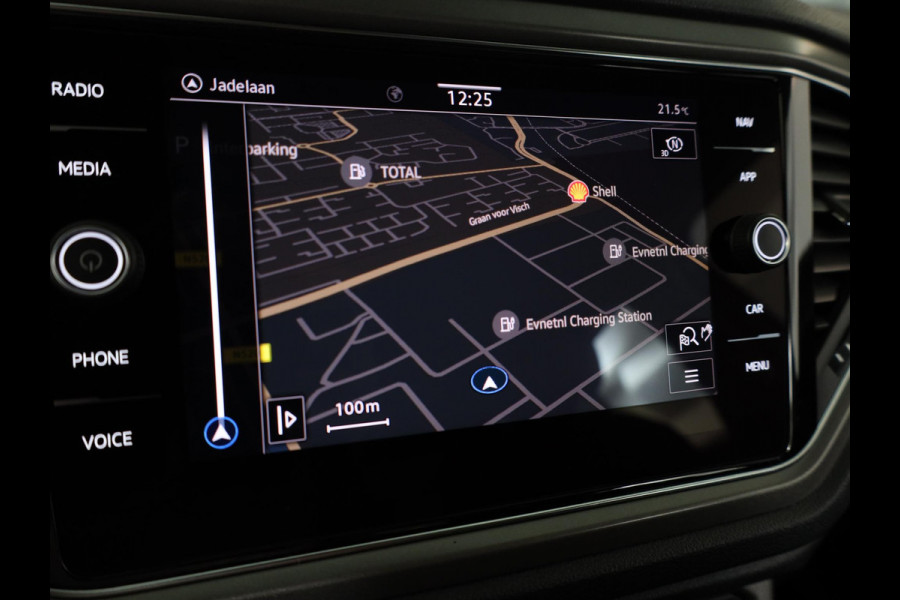 Volkswagen T-Roc 1.5 TSI Style Business 150 pk | Navigatie | Trekhaak (afneembaar) | Parkeersensoren | LED koplampen | Adaptieve cruise control |