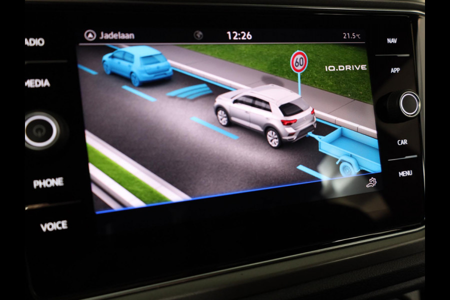 Volkswagen T-Roc 1.5 TSI Style Business 150 pk | Navigatie | Trekhaak (afneembaar) | Parkeersensoren | LED koplampen | Adaptieve cruise control |