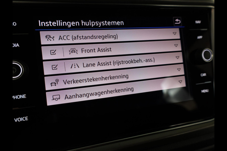 Volkswagen T-Roc 1.5 TSI Style Business 150 pk | Navigatie | Trekhaak (afneembaar) | Parkeersensoren | LED koplampen | Adaptieve cruise control |