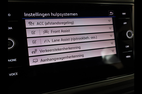 Volkswagen T-Roc 1.5 TSI Style Business 150 pk | Navigatie | Trekhaak (afneembaar) | Parkeersensoren | LED koplampen | Adaptieve cruise control |