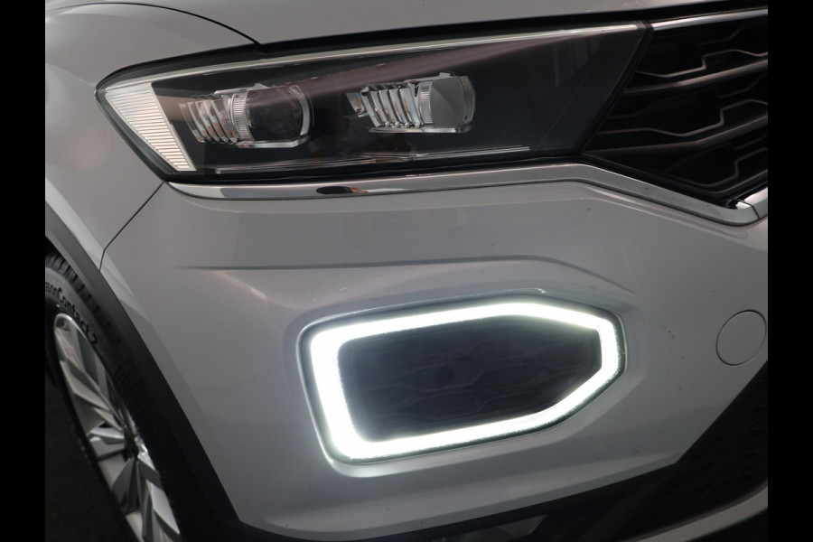 Volkswagen T-Roc 1.5 TSI Style Business 150 pk | Navigatie | Trekhaak (afneembaar) | Parkeersensoren | LED koplampen | Adaptieve cruise control |