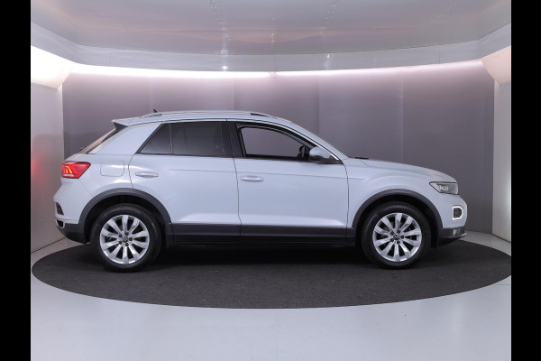 Volkswagen T-Roc 1.5 TSI Style Business 150 pk | Navigatie | Trekhaak (afneembaar) | Parkeersensoren | LED koplampen | Adaptieve cruise control |