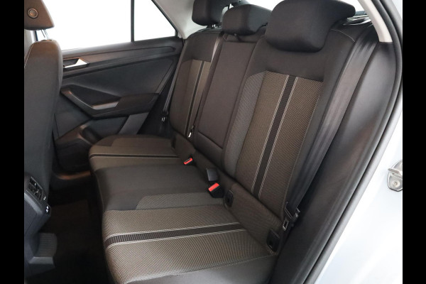 Volkswagen T-Roc 1.5 TSI Style Business 150 pk | Navigatie | Trekhaak (afneembaar) | Parkeersensoren | LED koplampen | Adaptieve cruise control |