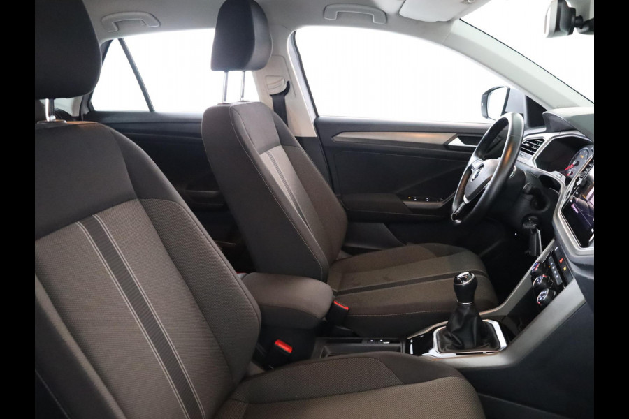 Volkswagen T-Roc 1.5 TSI Style Business 150 pk | Navigatie | Trekhaak (afneembaar) | Parkeersensoren | LED koplampen | Adaptieve cruise control |