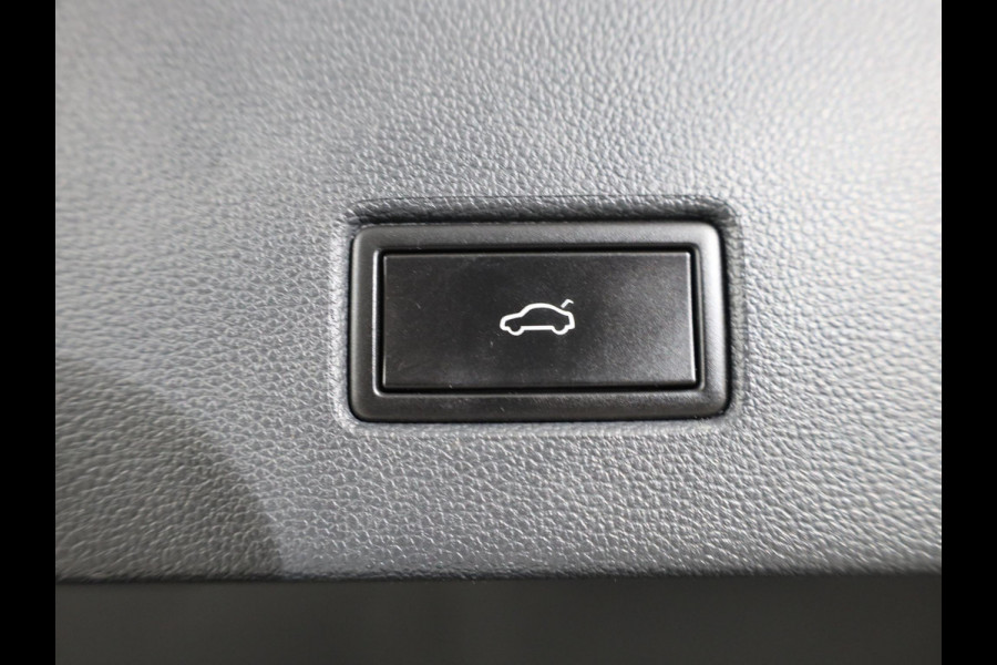 Volkswagen T-Roc 1.5 TSI Style Business 150 pk | Navigatie | Trekhaak (afneembaar) | Parkeersensoren | LED koplampen | Adaptieve cruise control |