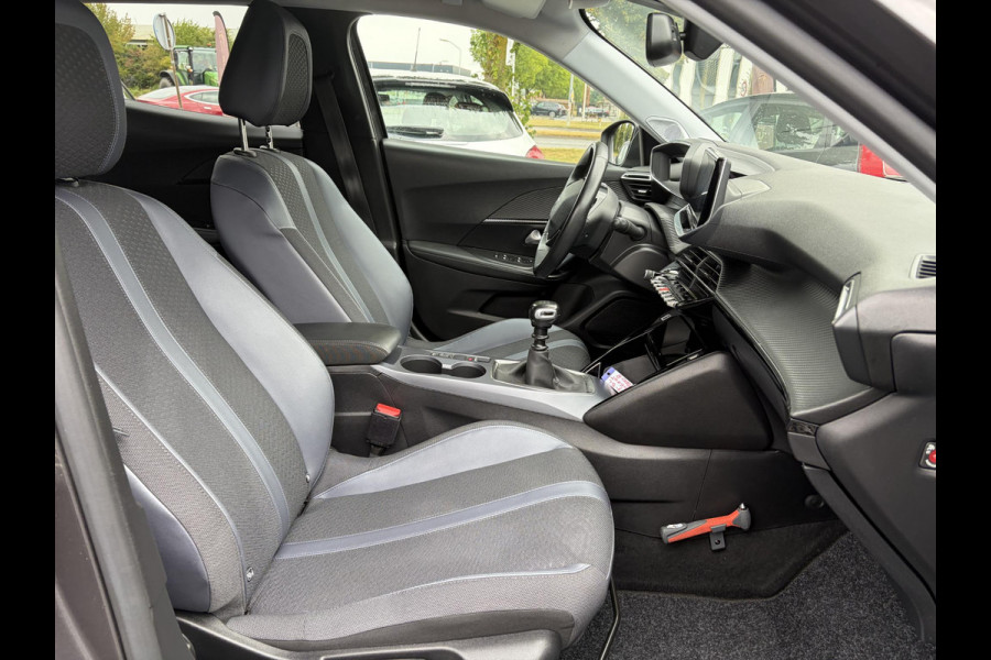 Peugeot 2008 1.2 PureTech Allure 2e Eigenaar l D-riem vv in 08/2024 l Camera360° l Draadloze telefoonlader l 131pk l Carplay l Navi l 6 Bak l Clima l Cruise l Halfleder l Keylss l 17'' Lmv l Pdc l N.A.P l Nieuwe Apk bij Aflevering