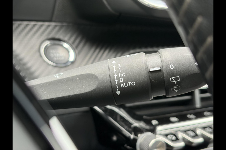 Peugeot 2008 1.2 PureTech Allure 2e Eigenaar l D-riem vv in 08/2024 l Camera360° l Draadloze telefoonlader l 131pk l Carplay l Navi l 6 Bak l Clima l Cruise l Halfleder l Keylss l 17'' Lmv l Pdc l N.A.P l Nieuwe Apk bij Aflevering