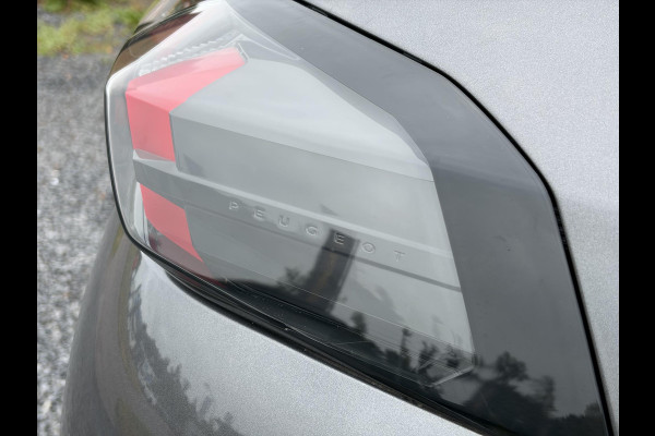 Peugeot 2008 1.2 PureTech Allure 2e Eigenaar l D-riem vv in 08/2024 l Camera360° l Draadloze telefoonlader l 131pk l Carplay l Navi l 6 Bak l Clima l Cruise l Halfleder l Keylss l 17'' Lmv l Pdc l N.A.P l Nieuwe Apk bij Aflevering