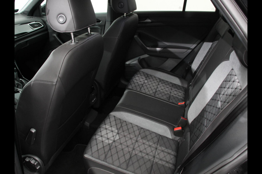 Volkswagen T-Roc 1.5 eTsi R-Line Edition Automaat Camera Navigatie Apple Carplay/Android Auto Climate control Lichtmetalen Velgen Extra Getint Glas Lichtmetalen Velgen Voorstoelen verwarmbaar