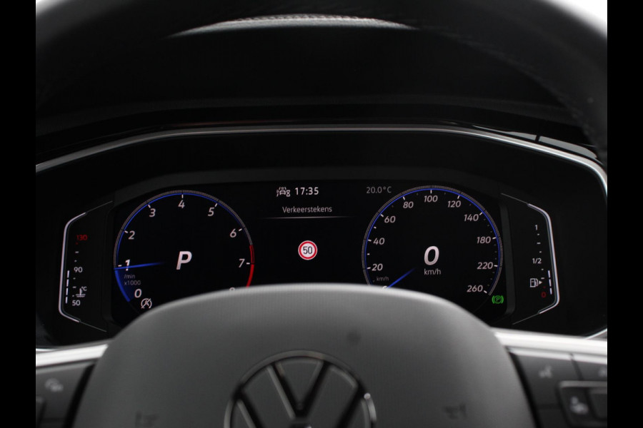 Volkswagen T-Roc 1.5 eTsi R-Line Edition Automaat Camera Navigatie Apple Carplay/Android Auto Climate control Lichtmetalen Velgen Extra Getint Glas Lichtmetalen Velgen Voorstoelen verwarmbaar
