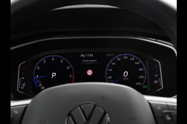 Volkswagen T-Roc 1.5 eTsi R-Line Edition Automaat Camera Navigatie Apple Carplay/Android Auto Climate control Lichtmetalen Velgen Extra Getint Glas Lichtmetalen Velgen Voorstoelen verwarmbaar
