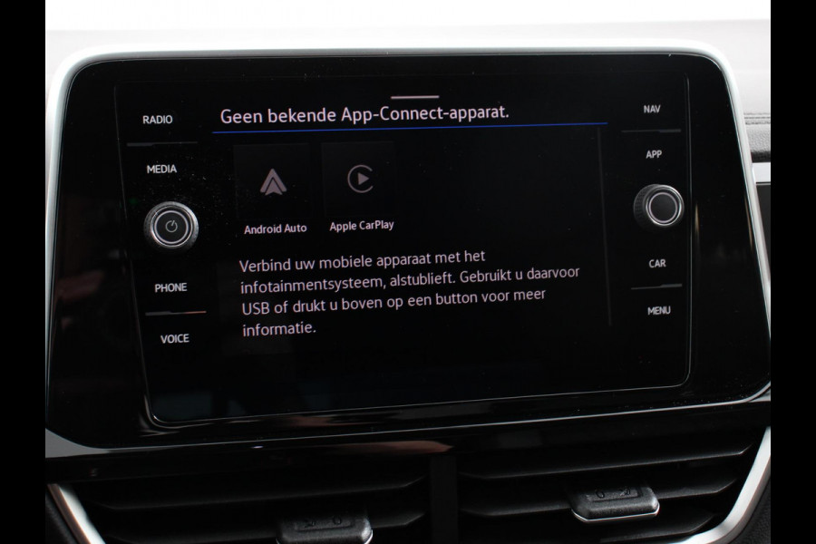 Volkswagen T-Roc 1.5 eTsi R-Line Edition Automaat Camera Navigatie Apple Carplay/Android Auto Climate control Lichtmetalen Velgen Extra Getint Glas Lichtmetalen Velgen Voorstoelen verwarmbaar