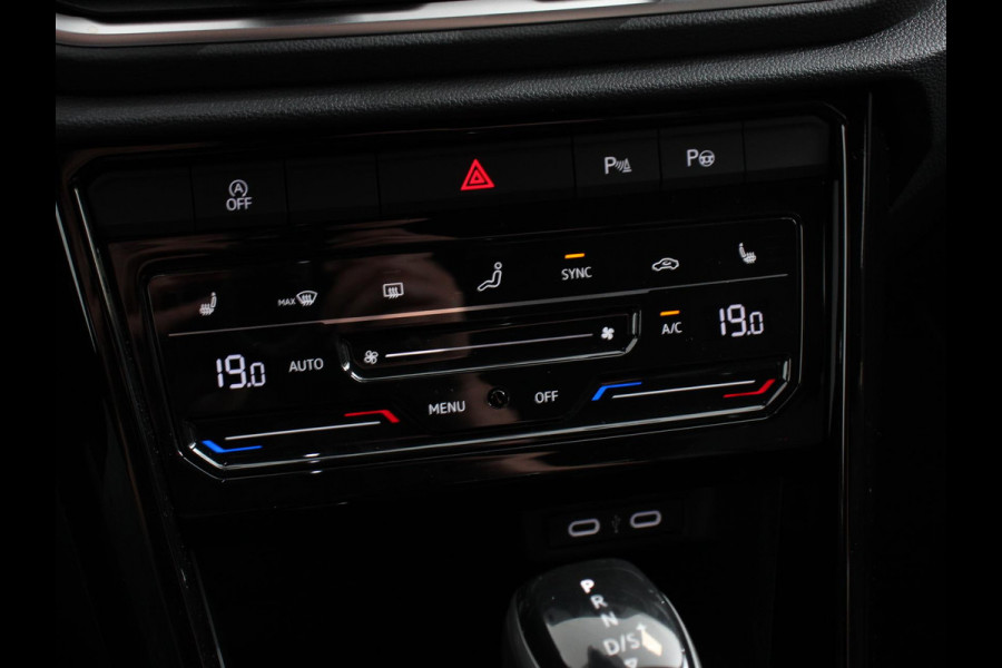 Volkswagen T-Roc 1.5 eTsi R-Line Edition Automaat Camera Navigatie Apple Carplay/Android Auto Climate control Lichtmetalen Velgen Extra Getint Glas Lichtmetalen Velgen Voorstoelen verwarmbaar