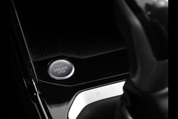 Volkswagen T-Roc 1.5 eTsi R-Line Edition Automaat Camera Navigatie Apple Carplay/Android Auto Climate control Lichtmetalen Velgen Extra Getint Glas Lichtmetalen Velgen Voorstoelen verwarmbaar