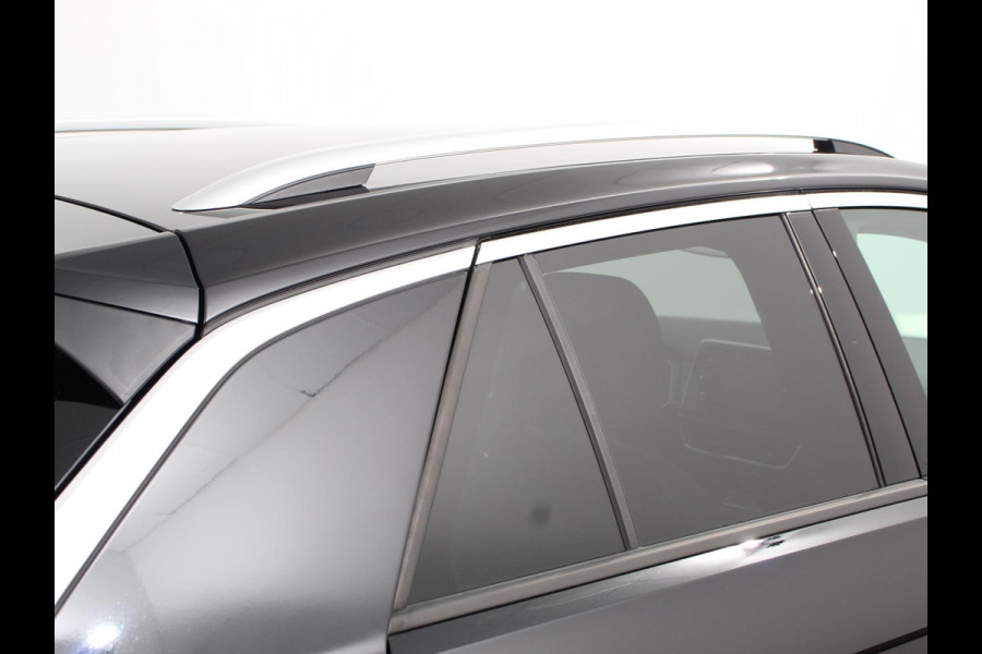 Volkswagen T-Roc 1.5 eTsi R-Line Edition Automaat Camera Navigatie Apple Carplay/Android Auto Climate control Lichtmetalen Velgen Extra Getint Glas Lichtmetalen Velgen Voorstoelen verwarmbaar