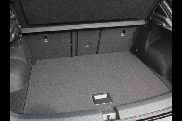 Volkswagen T-Roc 1.5 eTsi R-Line Edition Automaat Camera Navigatie Apple Carplay/Android Auto Climate control Lichtmetalen Velgen Extra Getint Glas Lichtmetalen Velgen Voorstoelen verwarmbaar