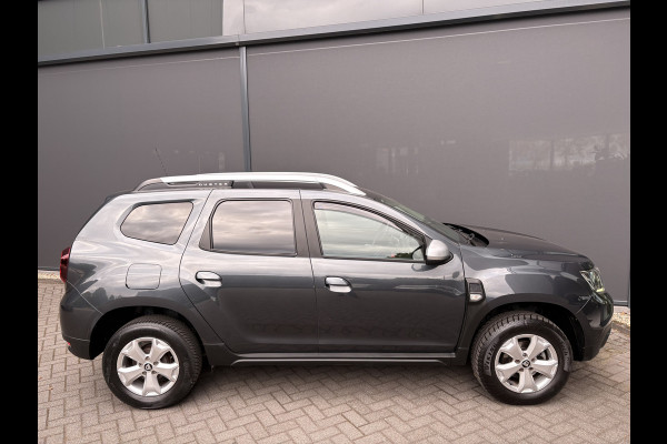Dacia Duster 1.2 TCe Comfort Achteruitrijcamera - Airco - Navigatie - Trekhaak - Cruise control - Dakrails - Radio - Mistlampen voor - Start/stop systeem - Led verlichting - Elektrische ramen - Stuur multifunctioneel - Centrale vergrendeling met afstandsbediening - Bluetooth