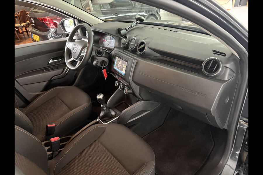 Dacia Duster 1.2 TCe Comfort Achteruitrijcamera - Airco - Navigatie - Trekhaak - Cruise control - Dakrails - Radio - Mistlampen voor - Start/stop systeem - Led verlichting - Elektrische ramen - Stuur multifunctioneel - Centrale vergrendeling met afstandsbediening - Bluetooth