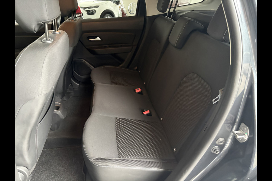 Dacia Duster 1.2 TCe Comfort Achteruitrijcamera - Airco - Navigatie - Trekhaak - Cruise control - Dakrails - Radio - Mistlampen voor - Start/stop systeem - Led verlichting - Elektrische ramen - Stuur multifunctioneel - Centrale vergrendeling met afstandsbediening - Bluetooth