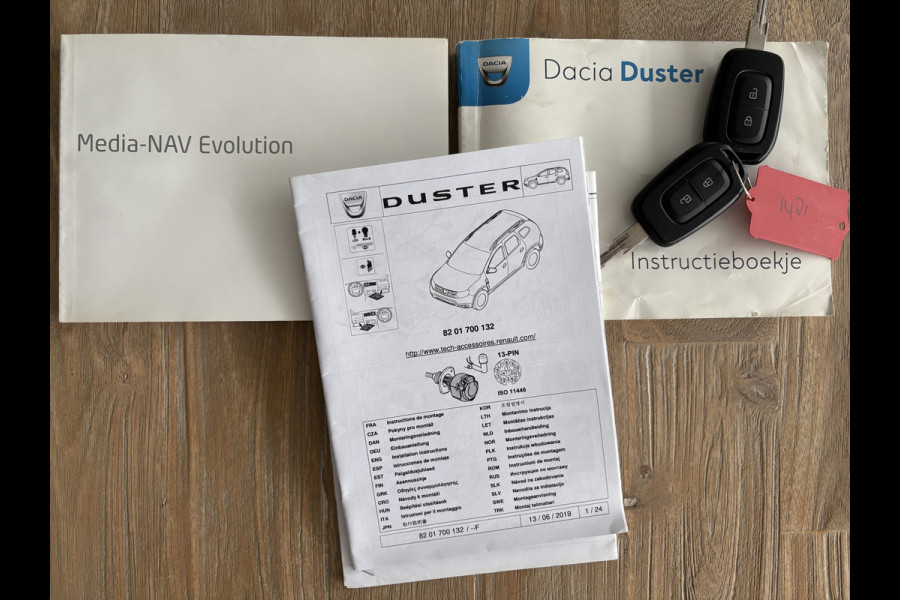 Dacia Duster 1.2 TCe Comfort Achteruitrijcamera - Airco - Navigatie - Trekhaak - Cruise control - Dakrails - Radio - Mistlampen voor - Start/stop systeem - Led verlichting - Elektrische ramen - Stuur multifunctioneel - Centrale vergrendeling met afstandsbediening - Bluetooth
