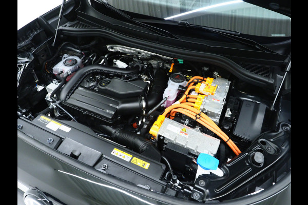 Volkswagen Tayron 1.5 eHybrid | 5 Jaar Garantie | Trekhaak | Harman/Kardon | Camera | Sfeerlicht | Dodehoek | Adaptive Cruise
