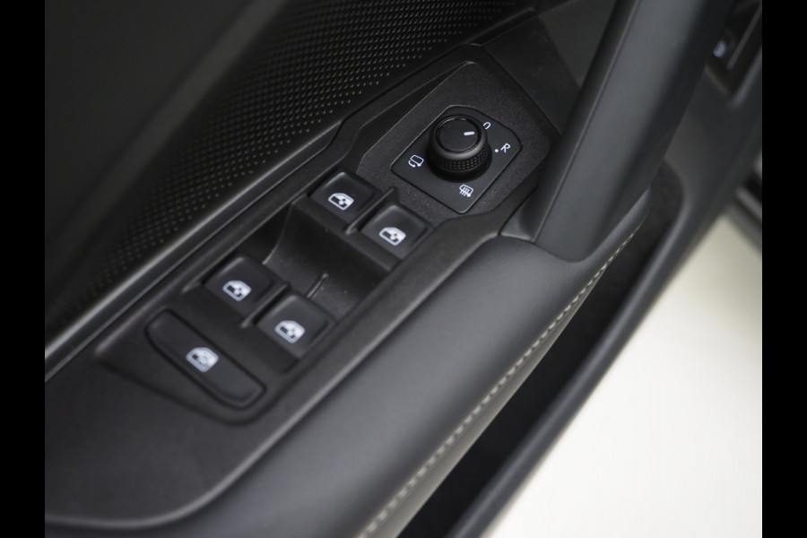 Volkswagen Tayron 1.5 eHybrid | 5 Jaar Garantie | Trekhaak | Harman/Kardon | Camera | Sfeerlicht | Dodehoek | Adaptive Cruise