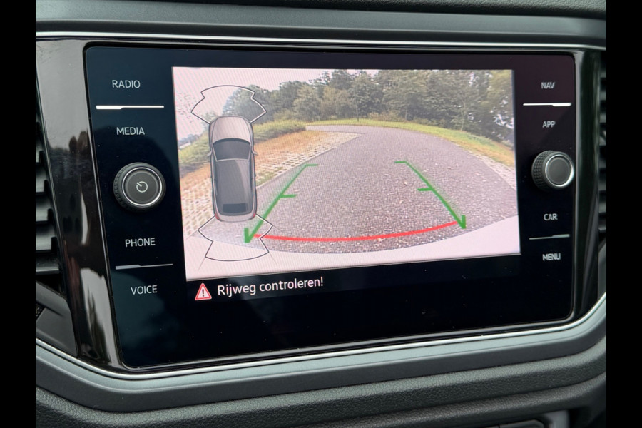 Volkswagen T-Roc Cabrio 1.5 TSI R-LINE, exclusief lederen sportinterieur, achteruitrijcamera, stoelverwarming, afneembare trekhaak
