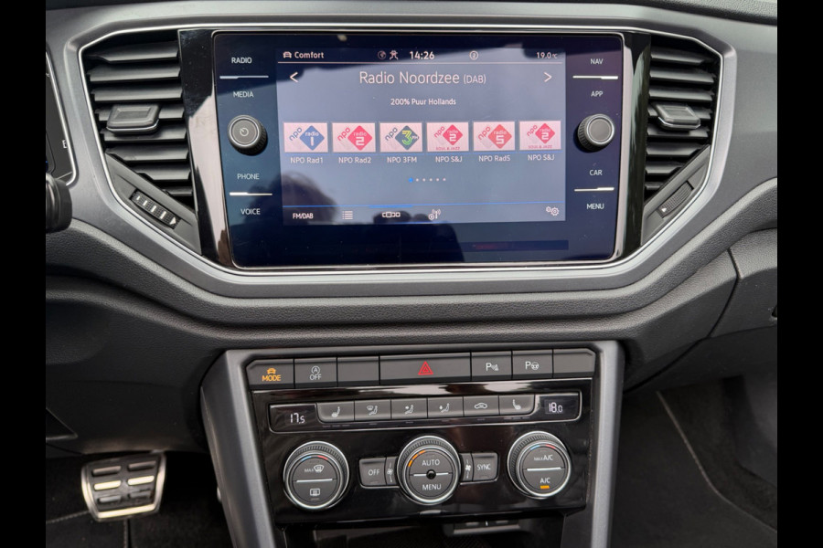 Volkswagen T-Roc Cabrio 1.5 TSI R-LINE, exclusief lederen sportinterieur, achteruitrijcamera, stoelverwarming, afneembare trekhaak