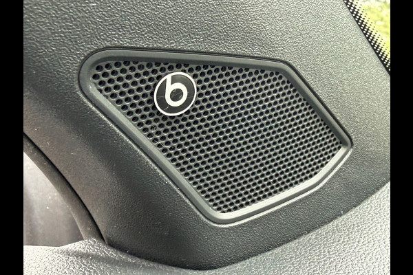 Volkswagen T-Roc Cabrio 1.5 TSI R-LINE, exclusief lederen sportinterieur, achteruitrijcamera, stoelverwarming, afneembare trekhaak
