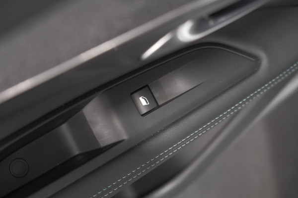 Peugeot 3008 1.6 Plug-in HYbrid 225 Allure | Camera | Dodehoekdetectie | Navigatie | Apple Carplay