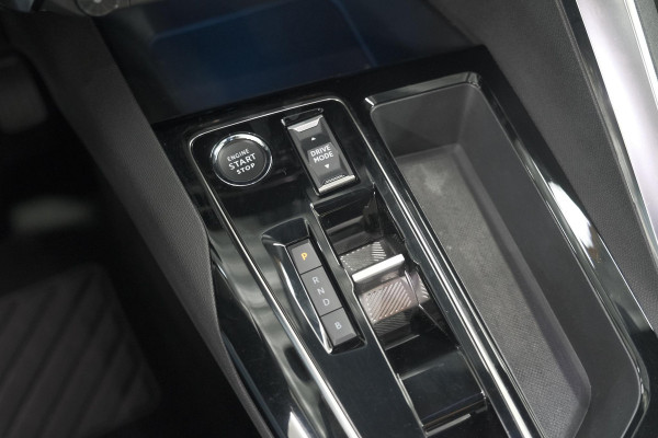 Peugeot 3008 1.6 Plug-in HYbrid 225 Allure | Camera | Dodehoekdetectie | Navigatie | Apple Carplay