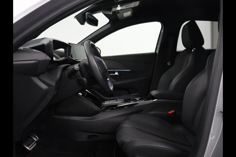 Peugeot e-208 EV GT 350 50 kWh | SOH 92,2% | Half leder | Stoelverwarming | Navigatie | Climate control | Carplay | Camera | Park assist