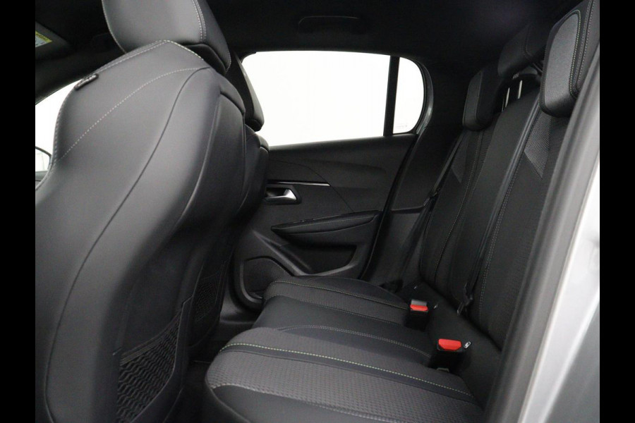 Peugeot e-208 EV GT 350 50 kWh | SOH 92,2% | Half leder | Stoelverwarming | Navigatie | Climate control | Carplay | Camera | Park assist