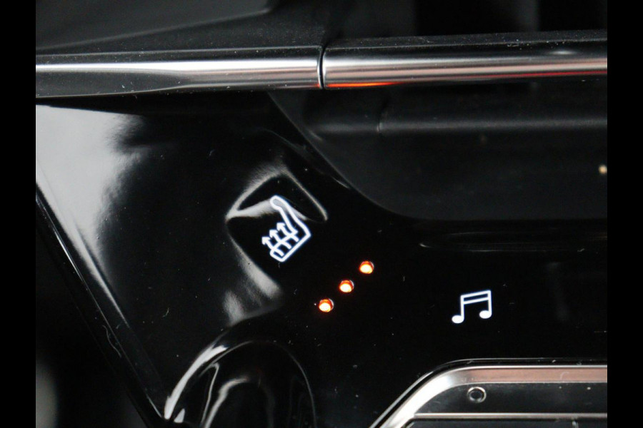 Peugeot e-208 EV GT 350 50 kWh | SOH 92,2% | Half leder | Stoelverwarming | Navigatie | Climate control | Carplay | Camera | Park assist