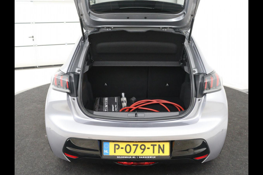 Peugeot e-208 EV GT 350 50 kWh | SOH 92,2% | Half leder | Stoelverwarming | Navigatie | Climate control | Carplay | Camera | Park assist